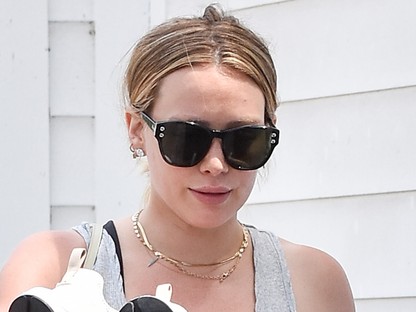 Hilary Duff cuki fotókat osztott meg a nyaralásáról és kerekedő pocakját is megmutatja rajtuk