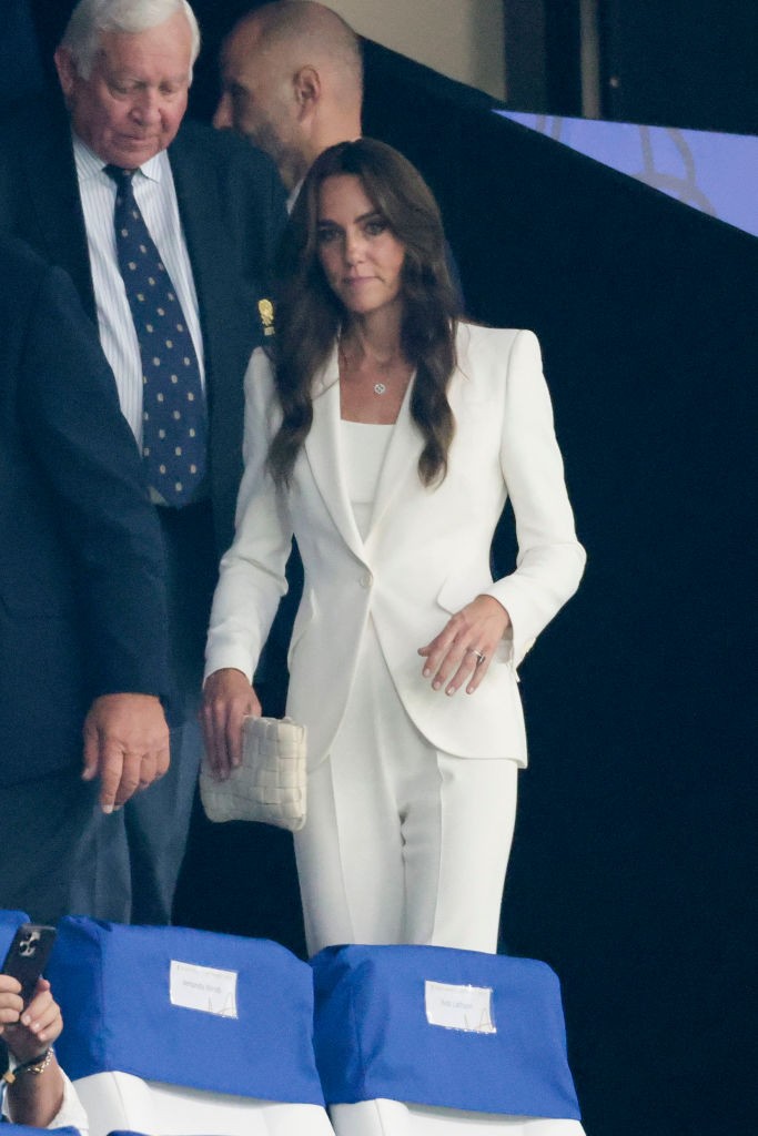 Katalin hercegné blézere 2390 dollárba került