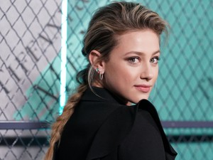 Lili Reinhart testdiszmorfiás zavaráról beszélt, és végre kimondta, amit csak kevesen mernek