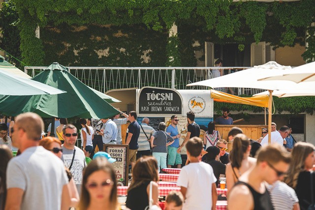  No Plastic Fantastic 