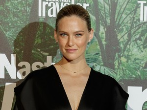 Újra várandós a gyönyörű modell, és bikiniben mutatta meg a kerekedő pocakját