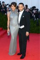 Férjével, John Legenddel a 2014-es Met gálán.