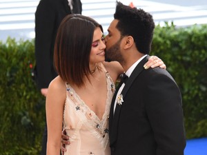Cukiság! Selena Gomez és The Weeknd egyencipőben turbékolnak