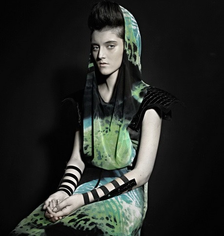 A képre kattintva Mojzes Dóra 2011-es tavasz/nyári kampányát nézheted meg, Ivy főszereplésével.