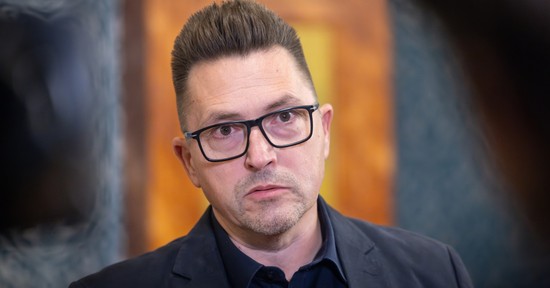 Kovács Ákosnál rákbetegséget diagnosztizáltak, lemondta a nyári koncertjeit