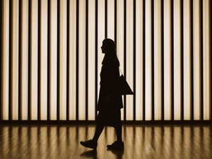 Kivilágítatlan utcák, hosszú pisisorok: a városaink nincsenek felkészülve a nőkre