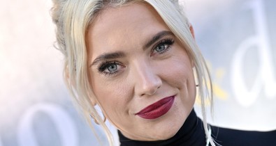 Meztelen terhesfotóval ünnepli az anyaságot Ashley Benson, a Pretty Little Liars színésznője