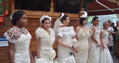 Ezek az álomszép menyasszonyi ruhák vécépapírból készültek!