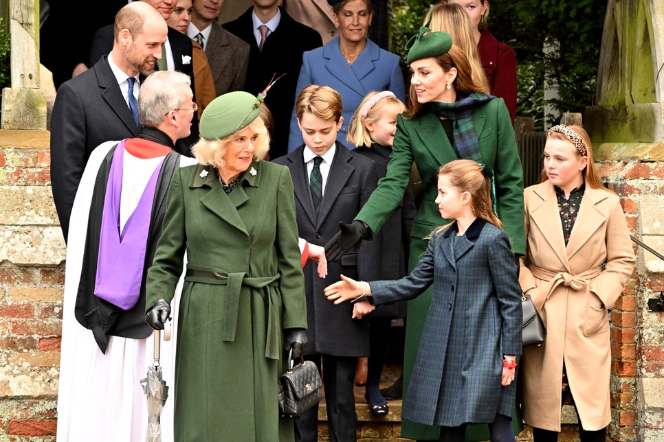 Katalin hercegné és Kamilla királyné is zöldben pompáztak a misén