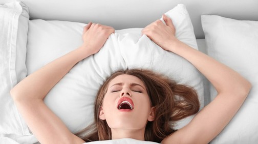 Szex nélkül is lehet orgazmusod? IGEN, méghozzá így