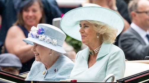 Kamilla királyné Erzsébet királynő nyomdokaiba lépett: így még sosem láthattuk őt