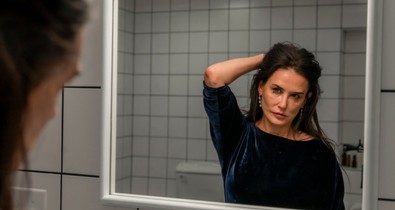 Hollywood provokatív filmekkel lázad a szépségideálok ellen, a való világban mégis sokan mindent feláldoznak a tökéletes külsőért