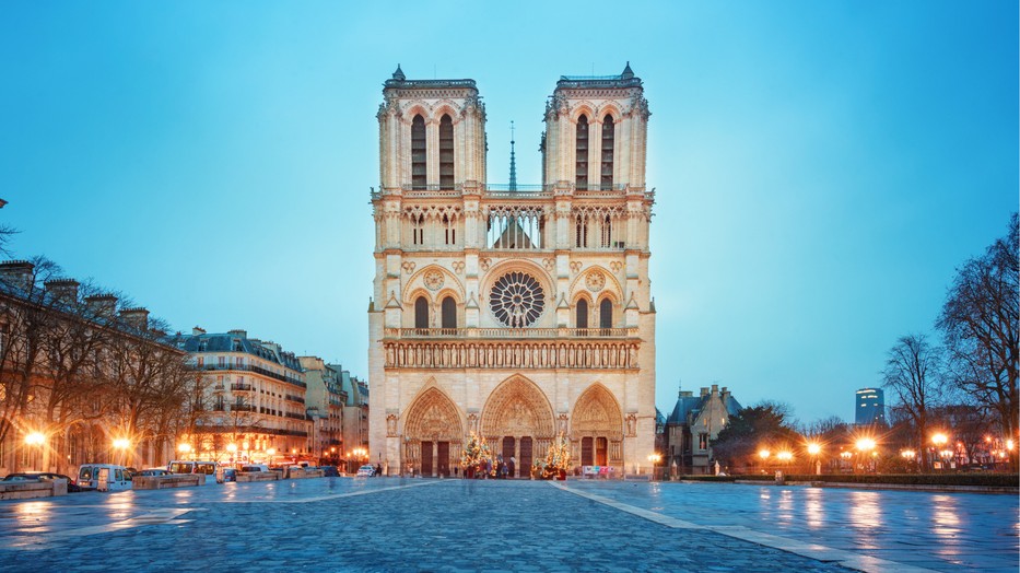 Újjáéledt a párizsi Notre Dame