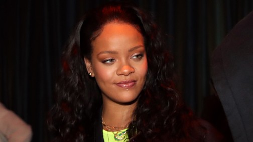 Rihanna megint magasról tett a szabályokra: felszabadító reklámmal jelentkezett