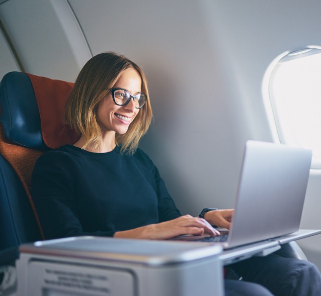 Nem tudod milyen ruhát vegyél repüléshez? Ezek a kényelmes és szupertrendi darabok a befutók!