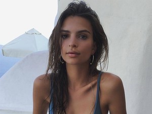 Álomnyaralás, álomnővel: Emily Ratajkowski visz el a Paradicsomba