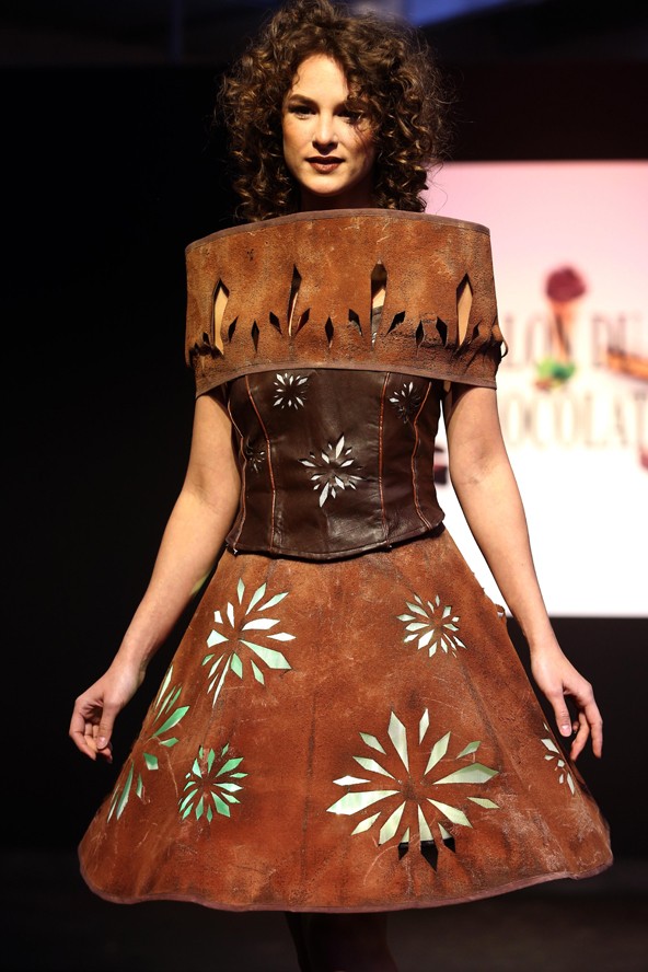 Az egész ruha csokiból van...nyamm!