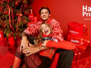 Márkás ajándékok. Kivételes árak. Ez a HalfPrice új, karácsonyi kampánya!