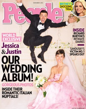 Jessica Biel szinte elveszett a rózsaszín habokban