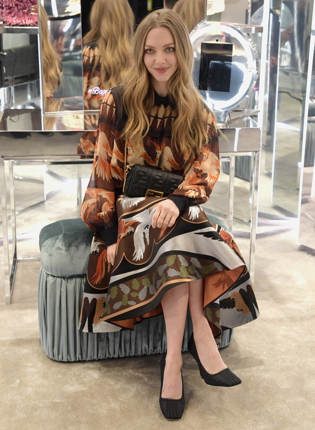 A hét legkellemesebb meglepetése azonban Amanda Seyfried volt, aki végre bebizonyította nekünk, hogy tényleg van élő ember, akinek igenis fantasztikusan áll a Fendi kakadumintás ruhája, imádjuk benne a színésznőt!