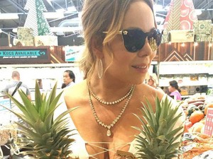 Mariah Carey elvitte vásárolni hatalmas melleit a Black Friday-on