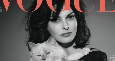 A luxusra született macska újabb szupermodellel pózol