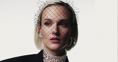 Ariana Grande és Péterffy Lili énekesnő csillogó ünnepi varázslata a Swarovski kampányában