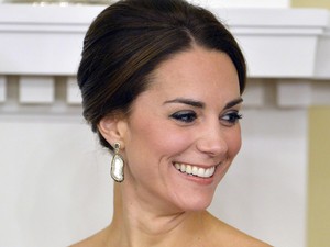 Hú, de gyönyörű ebben a vörös ruhában Kate Middleton!