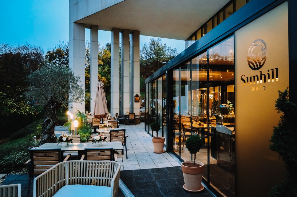 A Sunhill Bistro & Skybar tavaly nyáron átalakult és egy teljesen új, egyedi külsőt kapott, így az év 365 napján látogathatóvá vált. / Fotó: Sunhill Bistro & Skybar