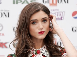 A Stranger Things fiatal sztárja elvarázsolt minket ezzel az álomruhával