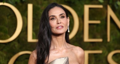 Demi Moore gyakorlatilag fehérneműben vonult végig a vörös szőnyegen, meztelenruhája nem sokat hagyott a képzeletre