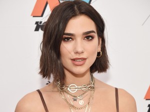 Ú, nagyon szexi Dua Lipa fürdőruhája, de te be mernéd vállalni?