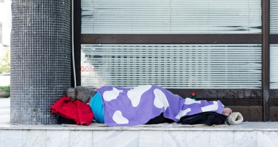 Hogyan lesz egy nőből hajléktalan Magyarországon? Sajnos könnyebben, mint gondolnánk