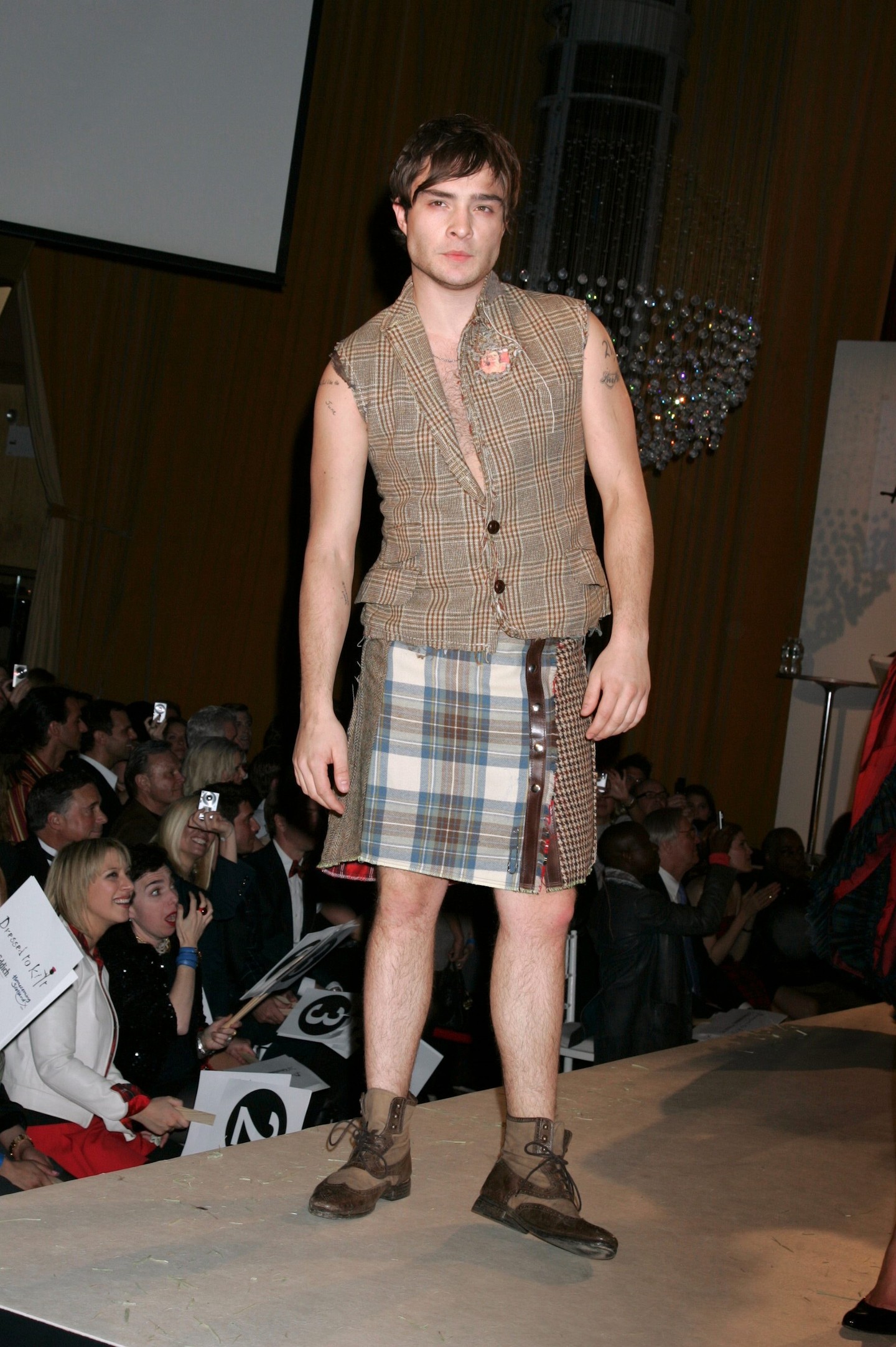 Ed Westwick 2009 márciusában a 7. "Dressed To Kilt" Charity Fashion Show-n.