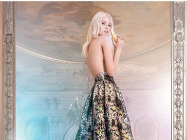 Neonfények, lüktető zene, álomszerű helyszínek - ilyen a Dior és a Dior Addict kampányfilmje