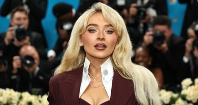 Végre láthatjuk! Így néz ki Sabrina Carpenter természetes haja a való életben