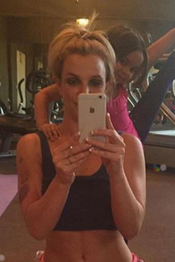 britney spears, instagram, bikini, bikinis fotó, photoshop, retusálás, derék