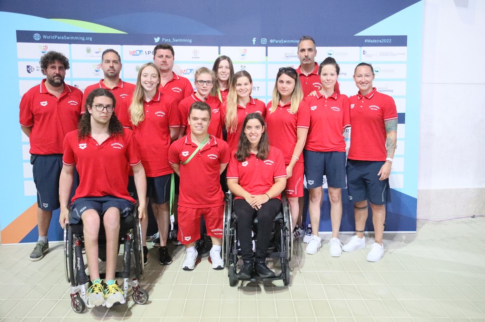 A magyar delegáció a világbajnokságon. Nagyon erősek a paraúszóink, büszkék lehetünk rájuk!