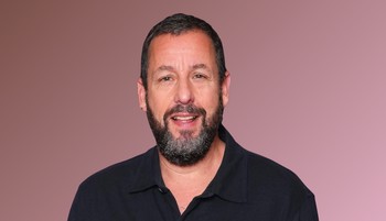 Adam Sandler a lányaival pózolt a vörös szőnyegen, Sunny és Sadie egyszerűen álomszépek