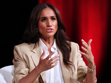 Ismét a vörös szőnyegen tündökölt Meghan Markle, ezúttal azonban nem férje, Harry herceg kísérte el