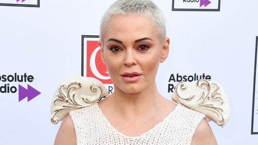 Rose McGowan 46 évesen bevállalja, hogy meztelen a ruha alatt