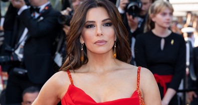 Dobj el mindent: Joe Biden és Eva Longoria kéz a kézben sétálnak