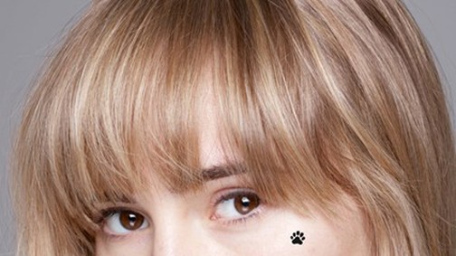 Suki Waterhouse smink nélkül pózol a BBC-nek