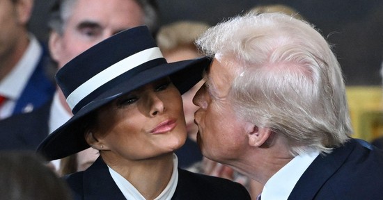 Ilyen gyönyörű nő volt Melania Trump 20 évvel ezelőtt: még a férje is teljesen máshogy festett, mint napjainkban