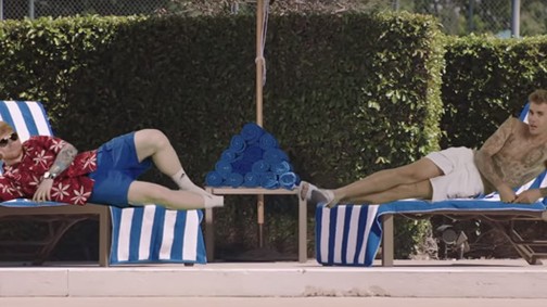 Megjelent az `I Don`t Care` klipje, és Justin Bieber félmeztelen benne!