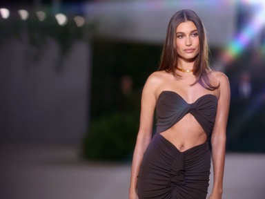 Hailey Bieber bikinis képeitől eláll a lélegzetünk!