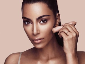 Brutális! Kim Kardashian 10 perc alatt minden rekordot megdöntött