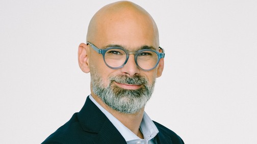 „Az ego mindig eggyel hátrébb volt, mint a család vagy a szeretet” - beszélgetés Szakonyi Gábor üzletemberrel