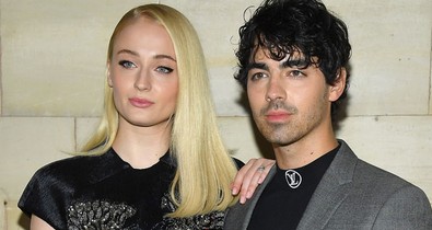 Ennél nem lesz viccesebb: Joe Jonas szerelme karakterének, Sansa Starknak öltözött