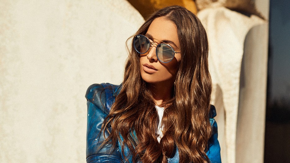 Sydney van den Bosch bemutatja a legmenőbb kutyasétáltatós szettet, amit valaha láttál